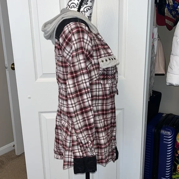 Buckle BKE Eased Hooded Button Down - Picture 7 of 12